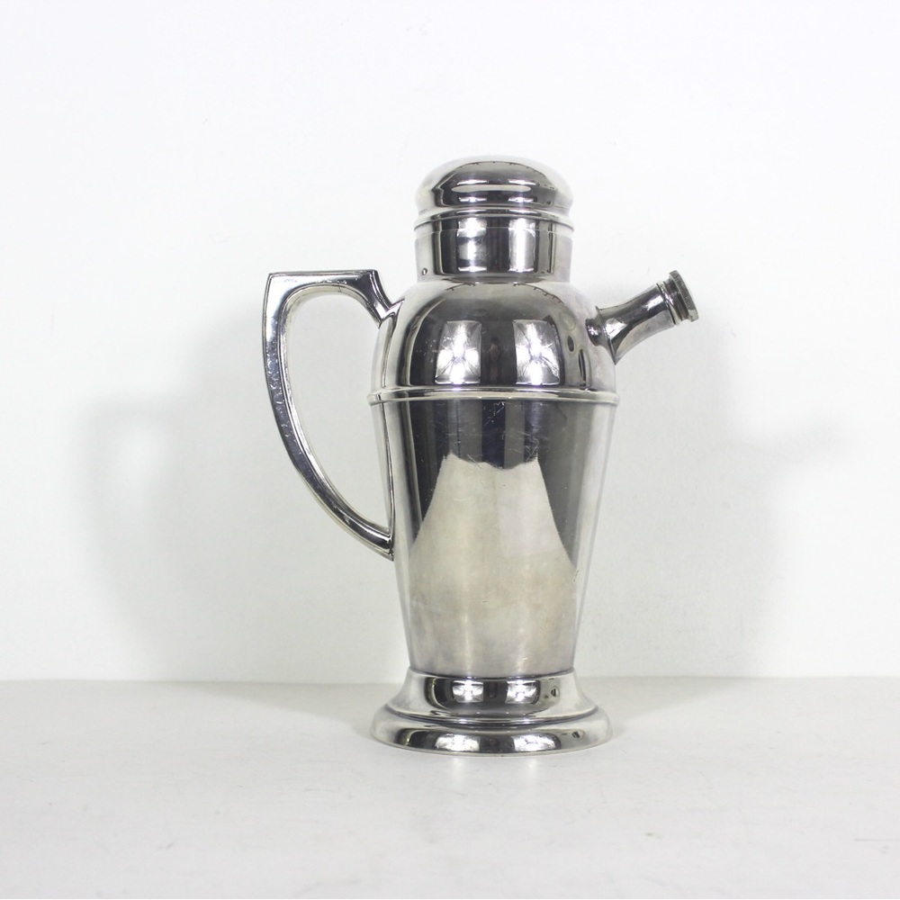 Art Deco Silver plated Cocktail Shaker Large 32oz Bar Cart Styling Handle Spout
